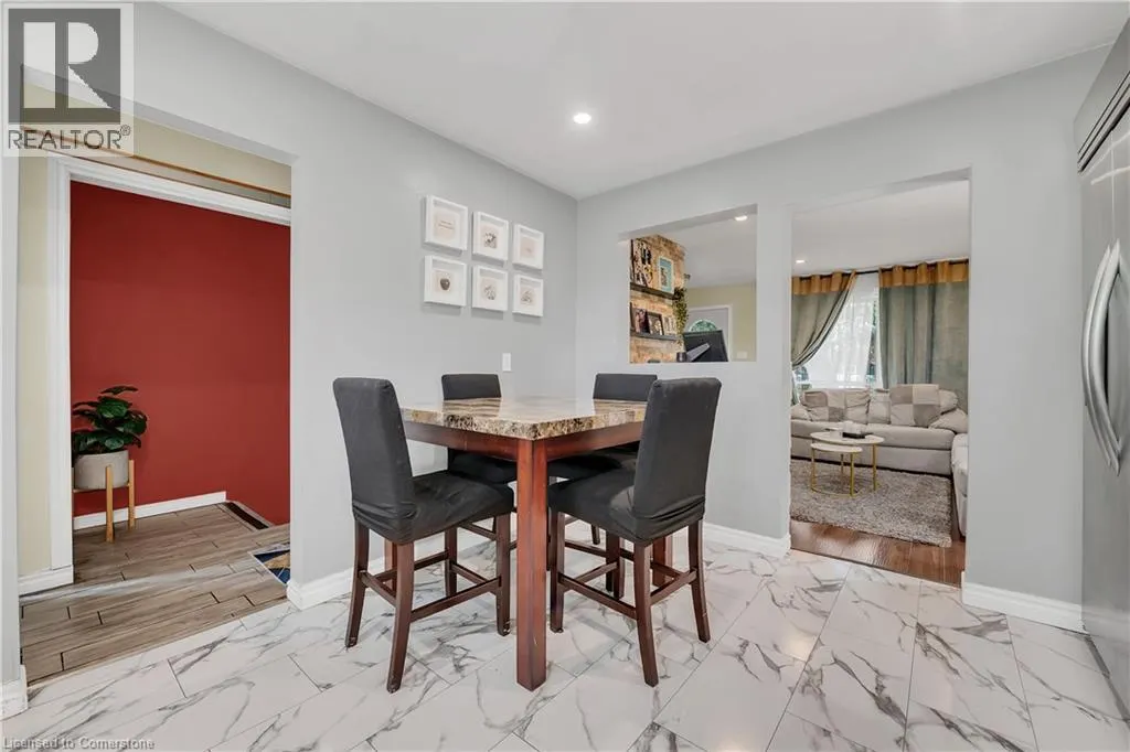 18 RIVERDALE Drive