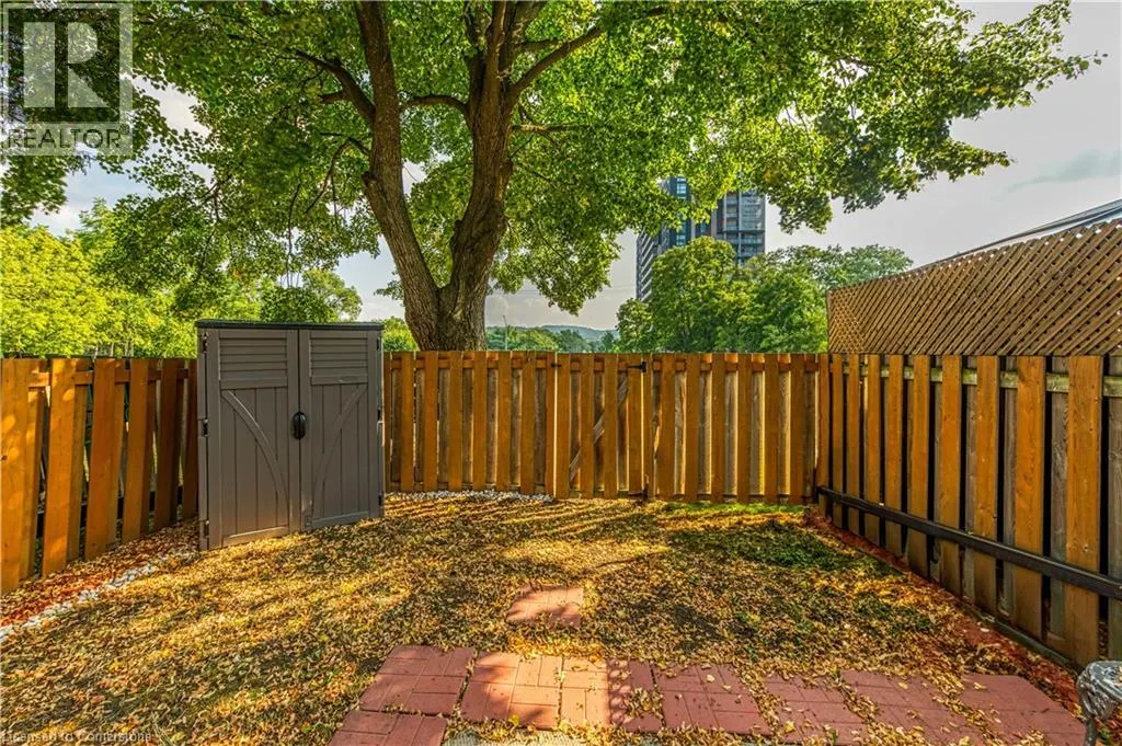 18 RIVERDALE Drive