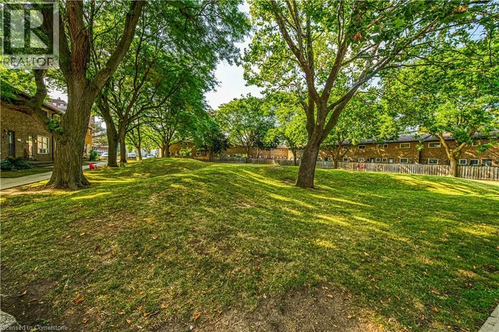 18 RIVERDALE Drive