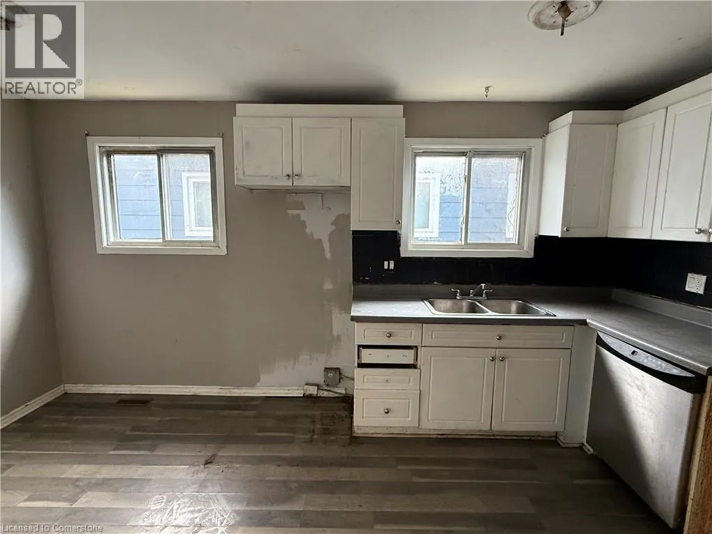 11 GARSIDE Avenue S