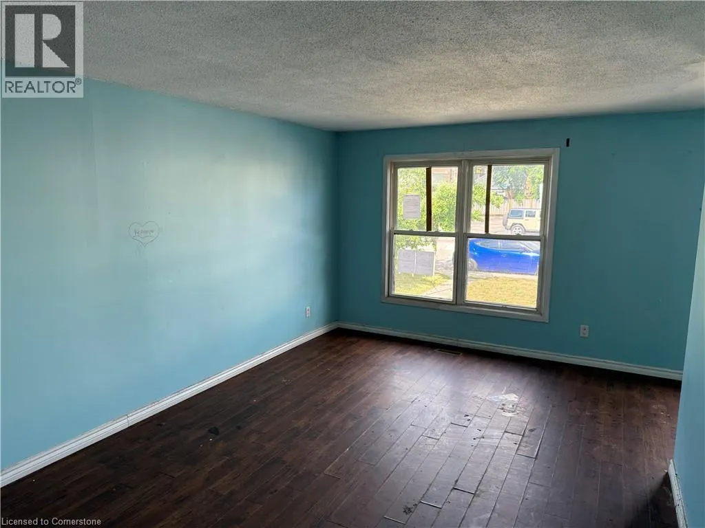 11 GARSIDE Avenue S
