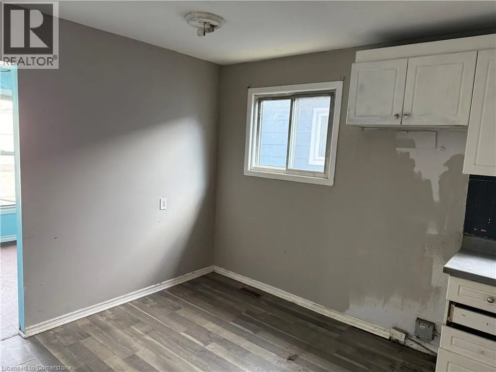 11 GARSIDE Avenue S