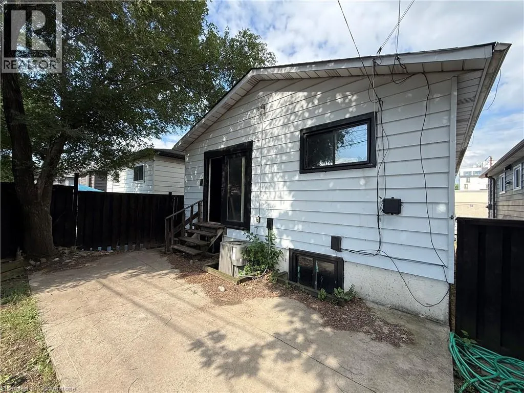 11 GARSIDE Avenue S