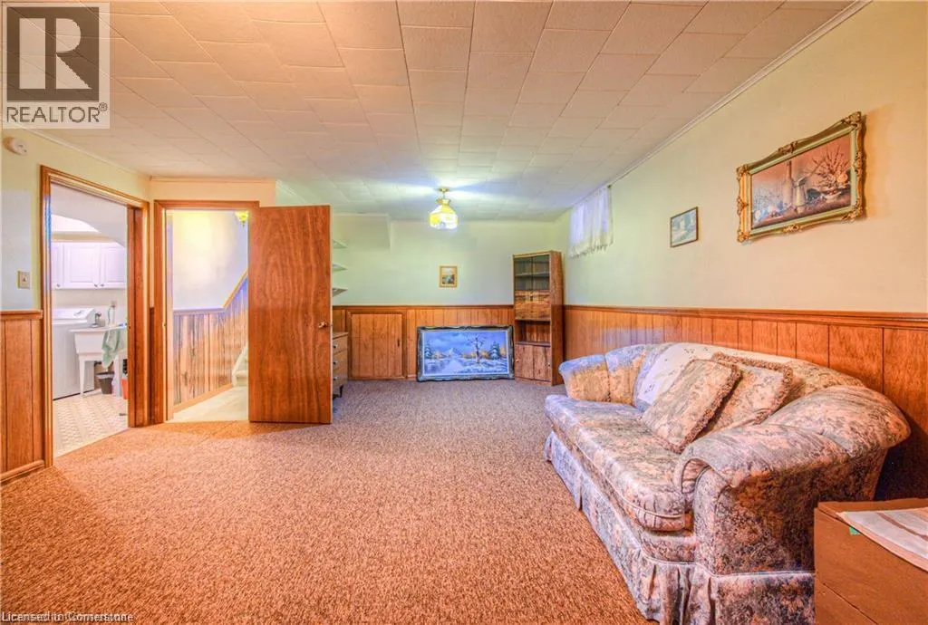 641 BLACK OAK Crescent