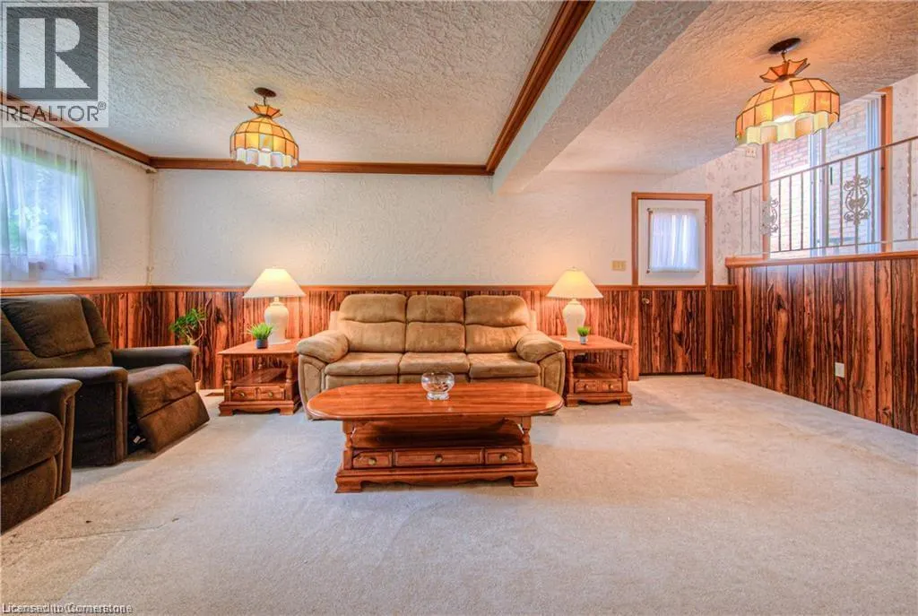 641 BLACK OAK Crescent