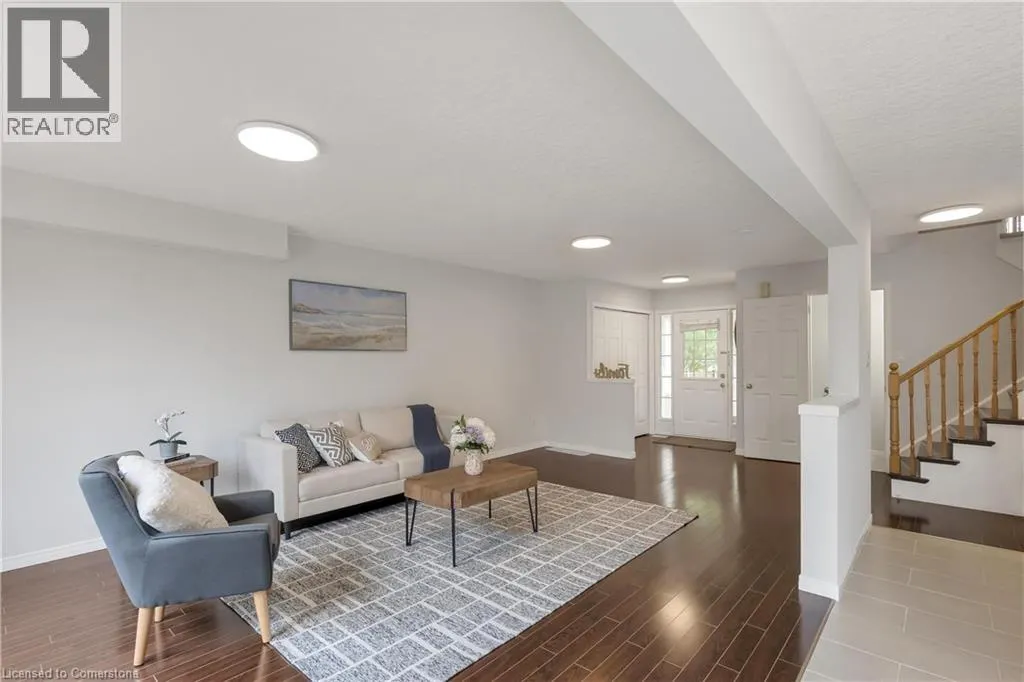 205 HOLBEACH Crescent