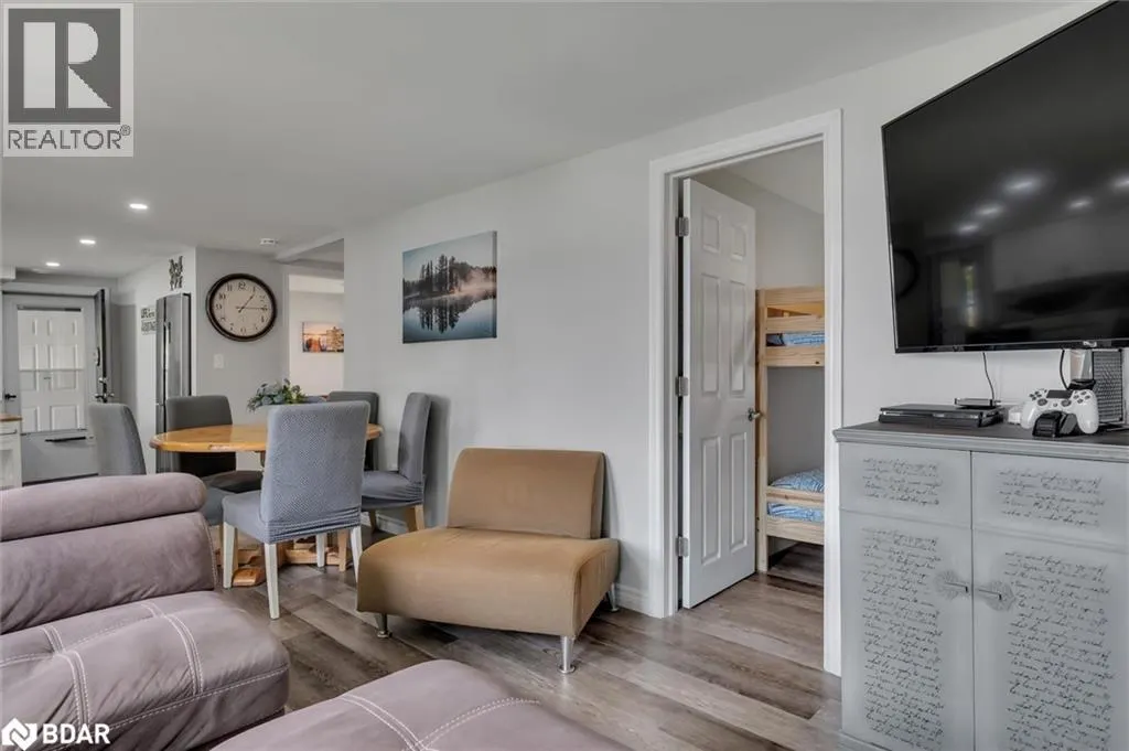9 CHARLOTTE CRES Crescent