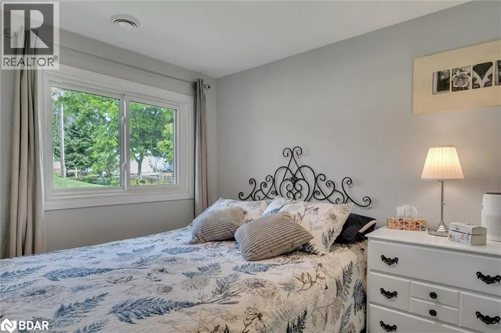 9 CHARLOTTE CRES Crescent
