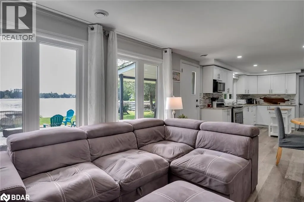 9 CHARLOTTE CRES Crescent