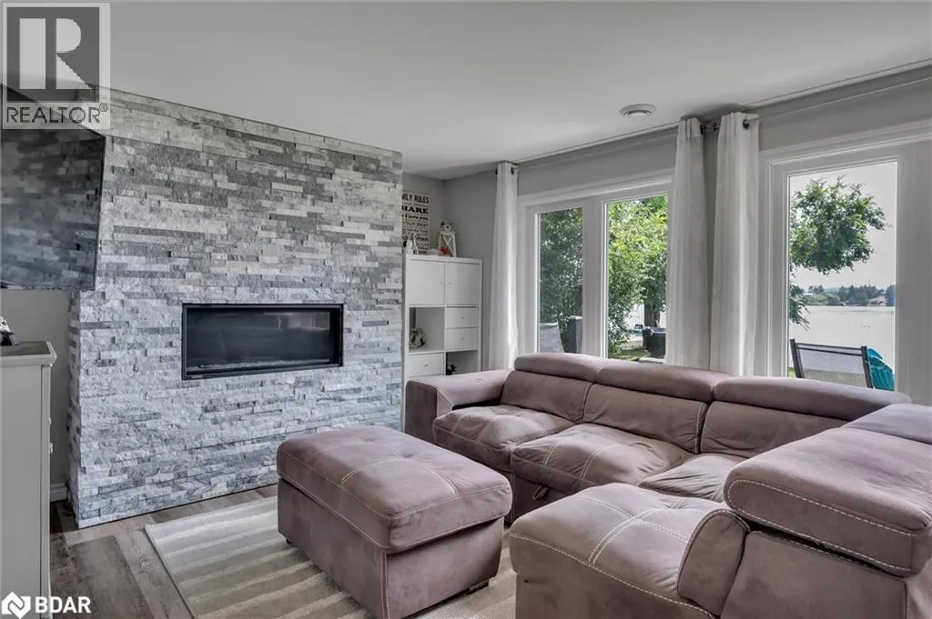 9 CHARLOTTE CRES Crescent