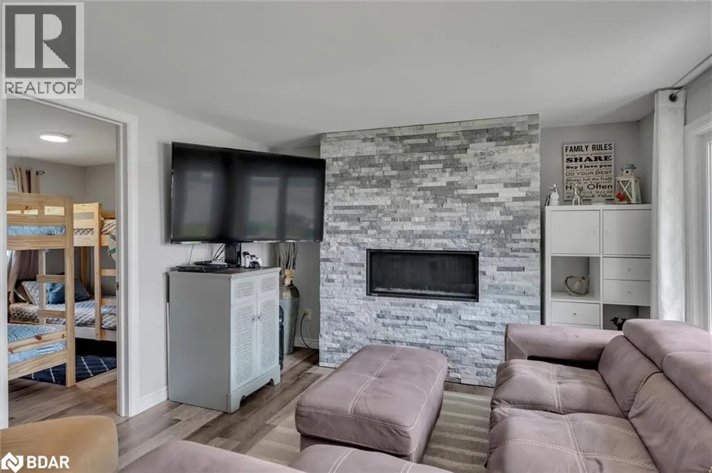 9 CHARLOTTE CRES Crescent