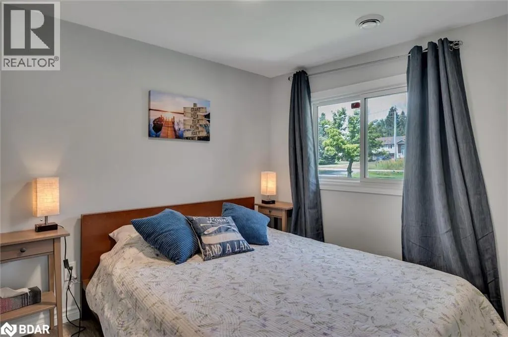 9 CHARLOTTE CRES Crescent