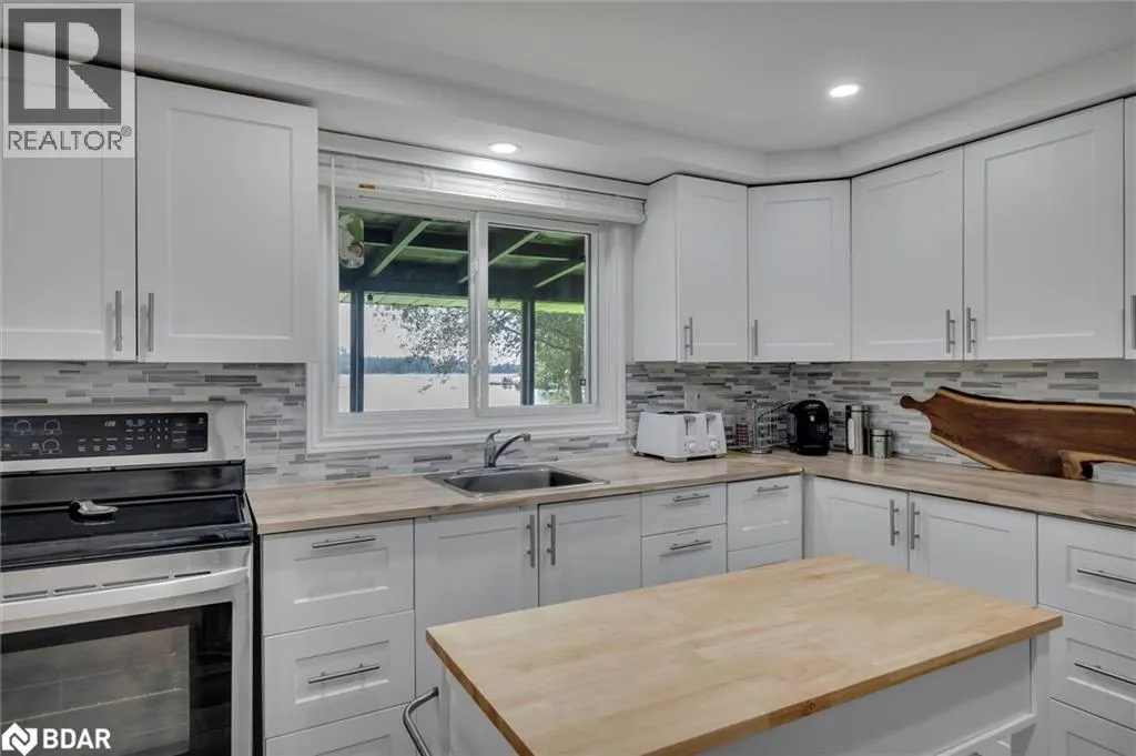 9 CHARLOTTE CRES Crescent