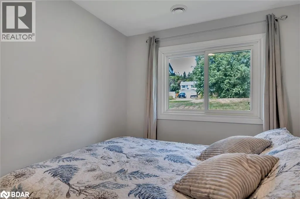 9 CHARLOTTE CRES Crescent