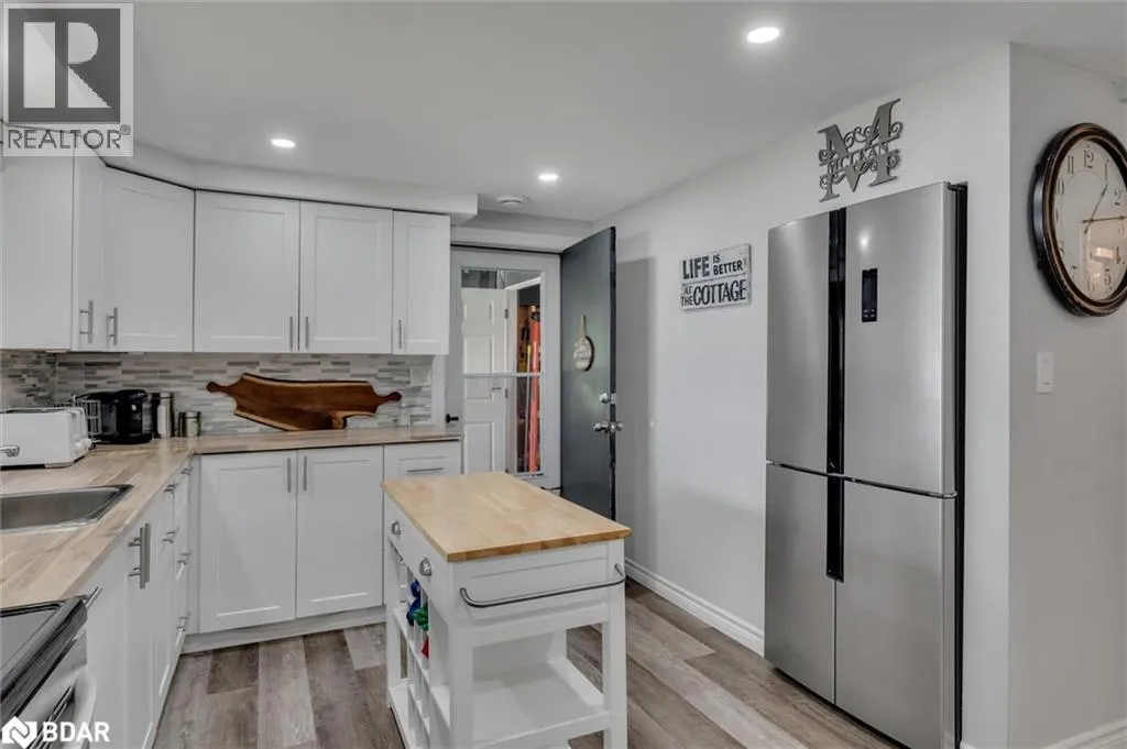 9 CHARLOTTE CRES Crescent