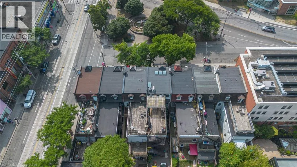 290 GERRARD Street E
