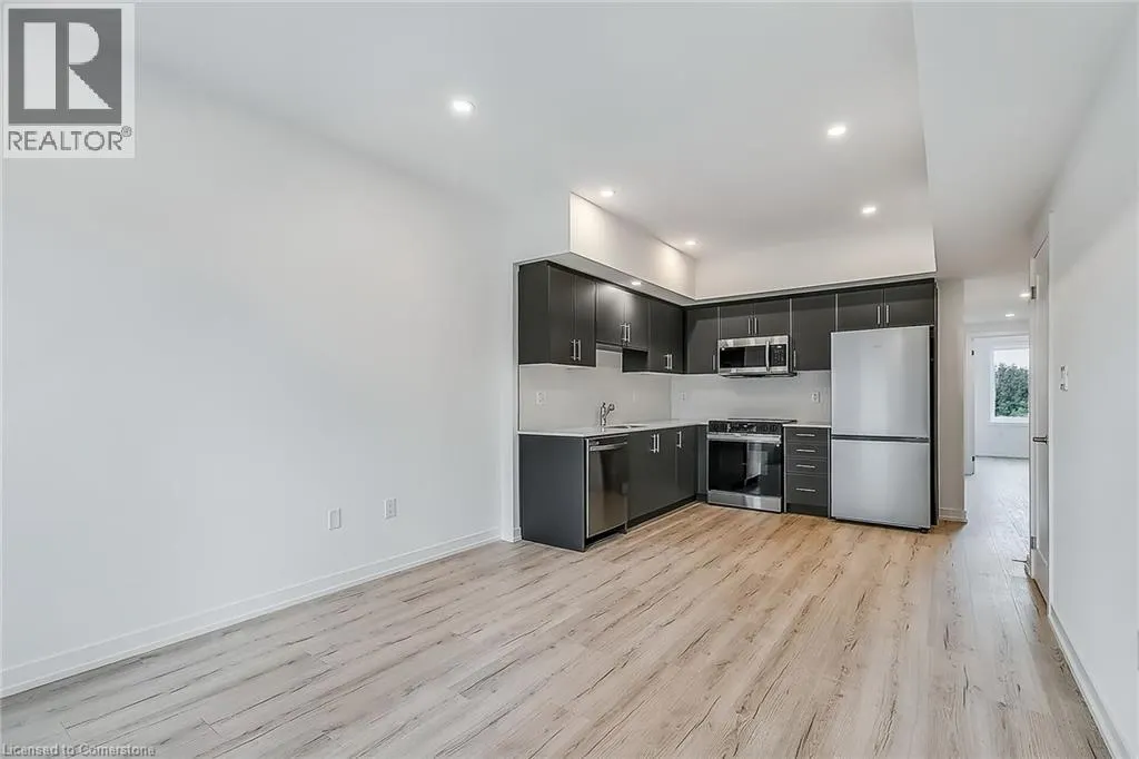 940 ST. DAVID Street N Unit# 10, #10