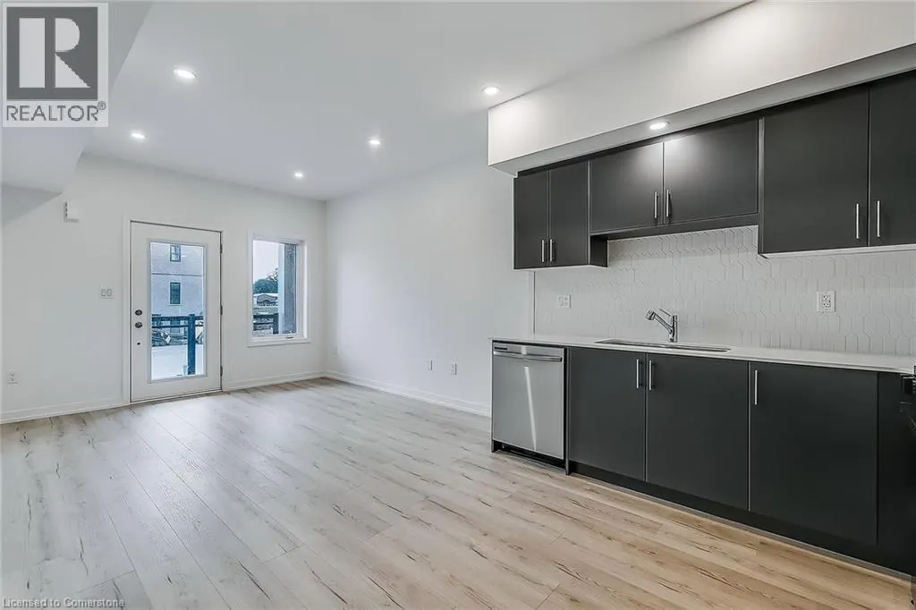 940 ST. DAVID Street N Unit# 10, #10