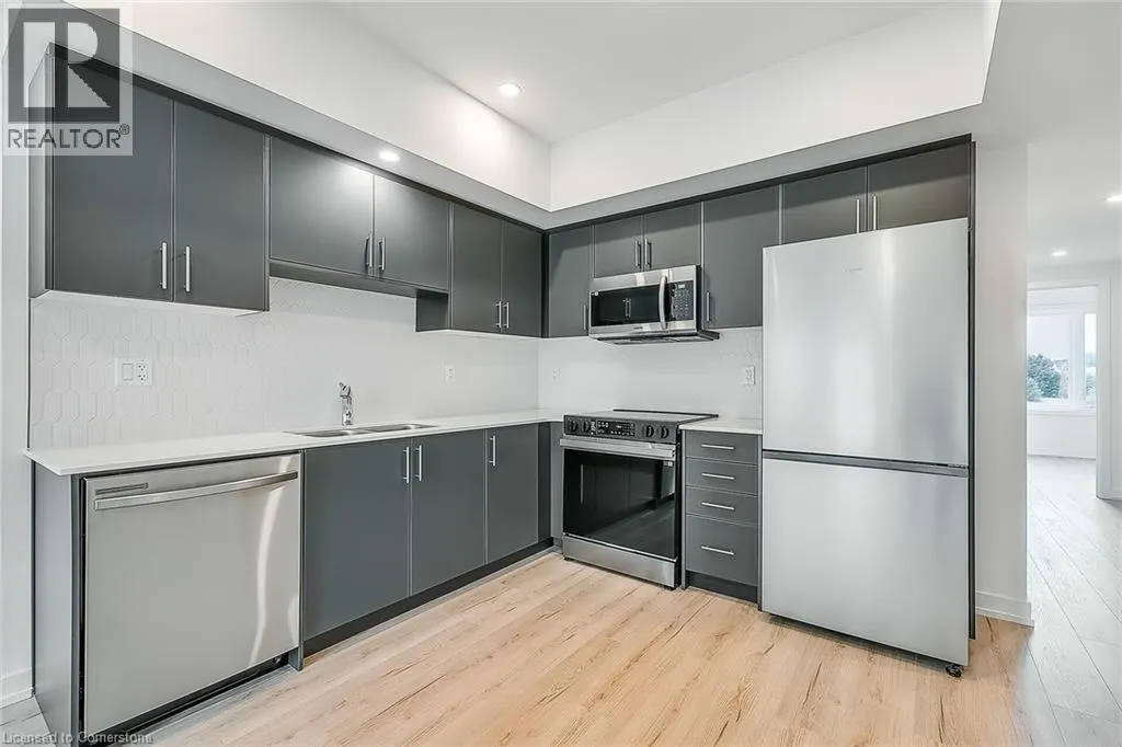 940 ST. DAVID Street N Unit# 10, #10