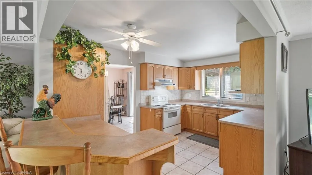 124 GOVERNOR'S Road E
