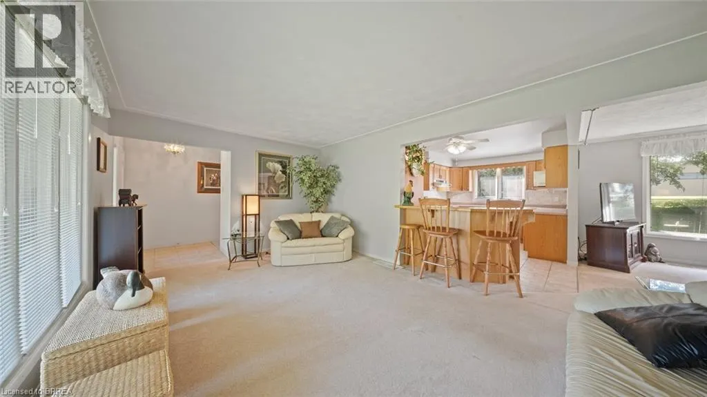 124 GOVERNOR'S Road E