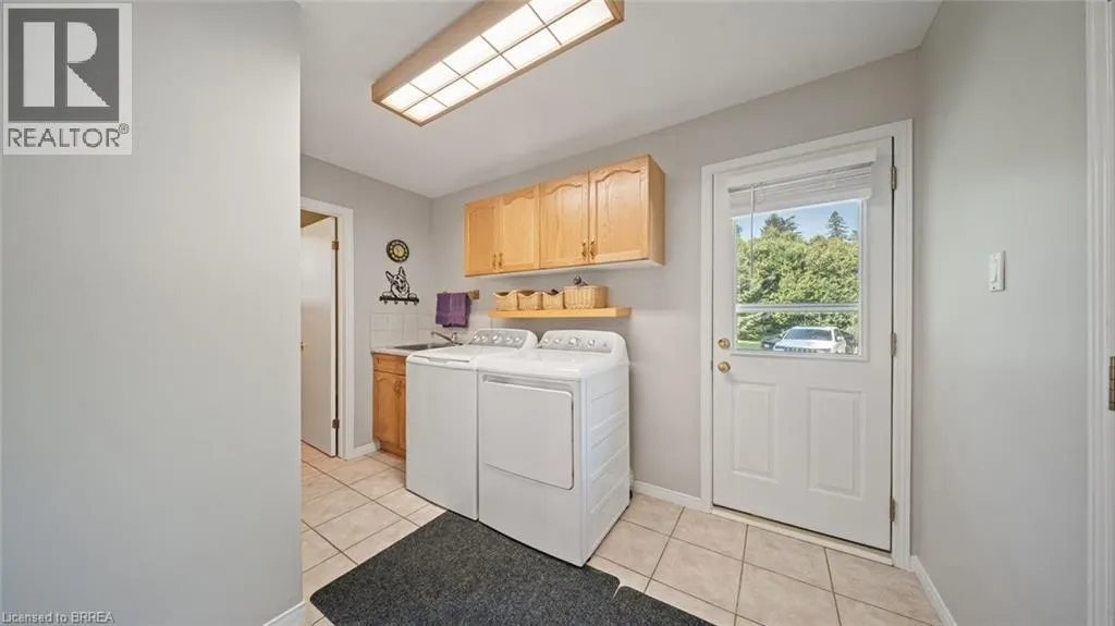 124 GOVERNOR'S Road E