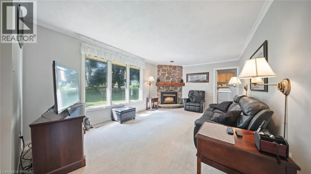 124 GOVERNOR'S Road E