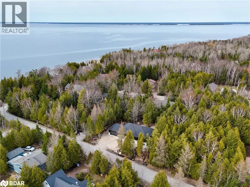 48 IROQUOIS Crescent