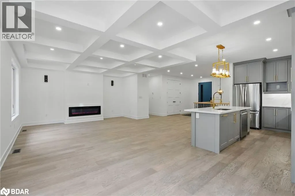 48 IROQUOIS Crescent