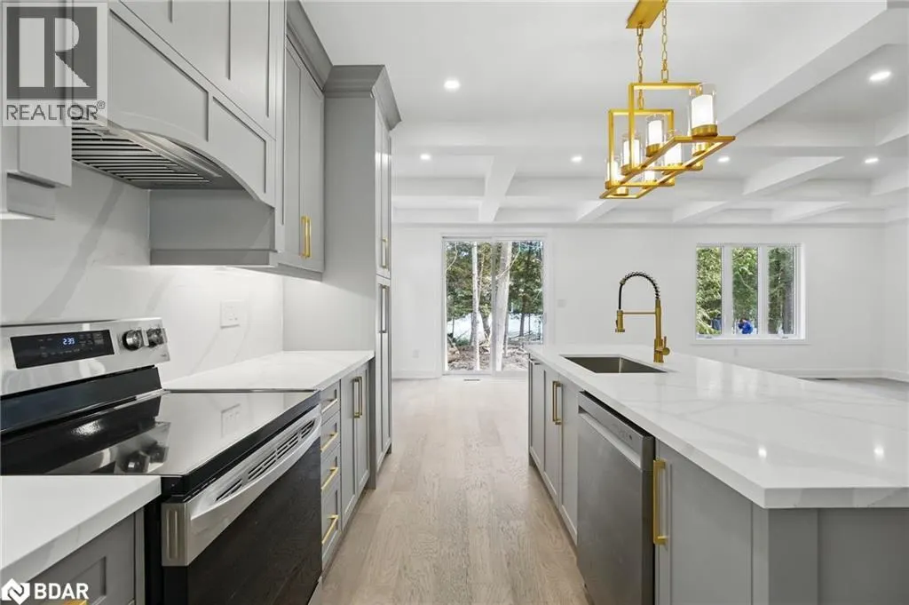 48 IROQUOIS Crescent