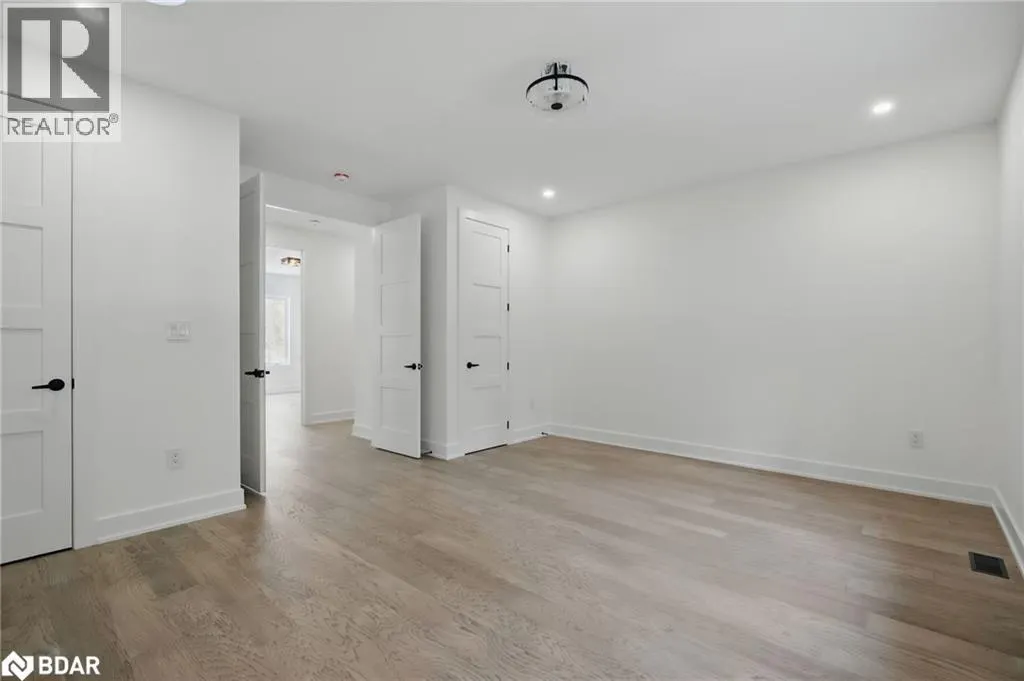 48 IROQUOIS Crescent