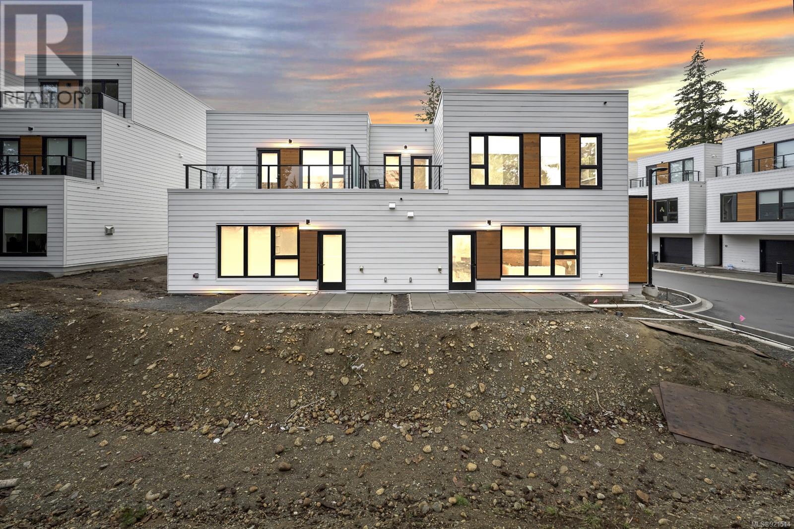 10 2330 Sooke Rd, #10