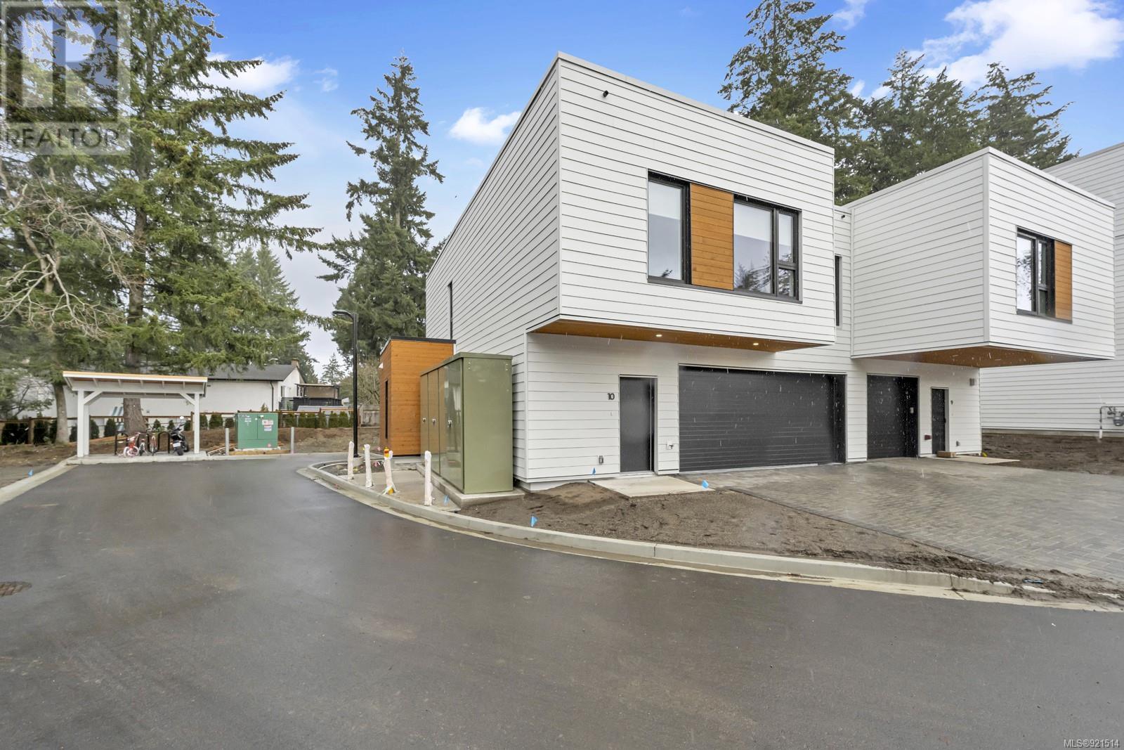 10 2330 Sooke Rd, #10