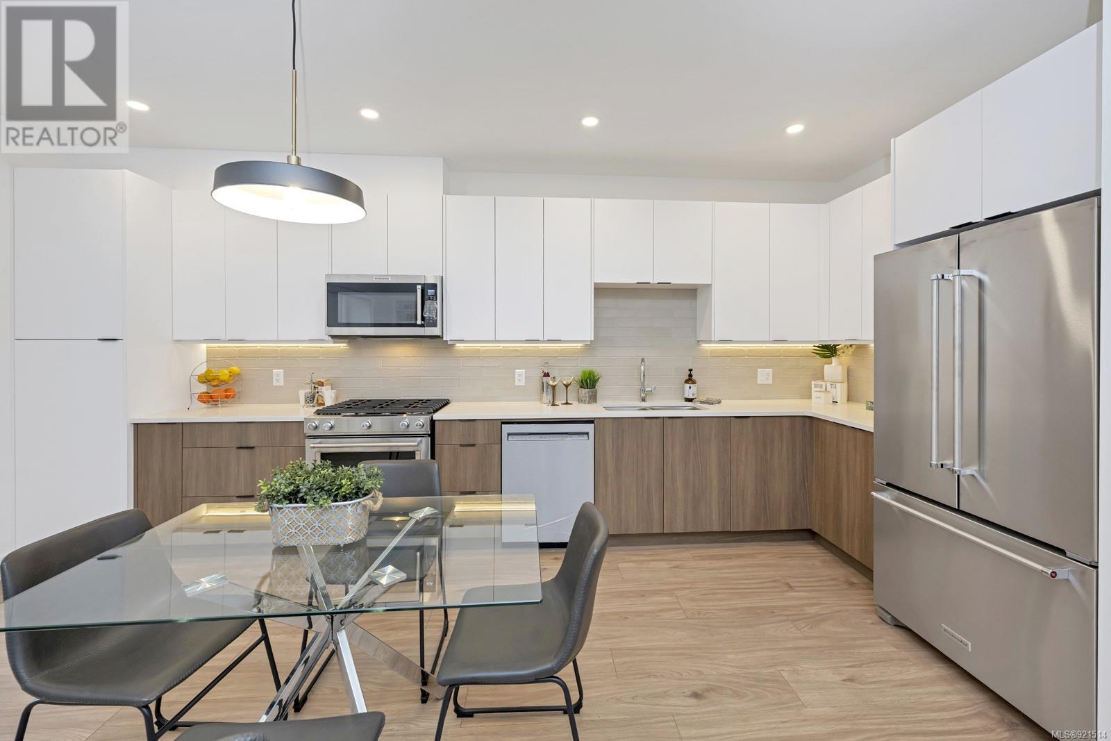 10 2330 Sooke Rd, #10