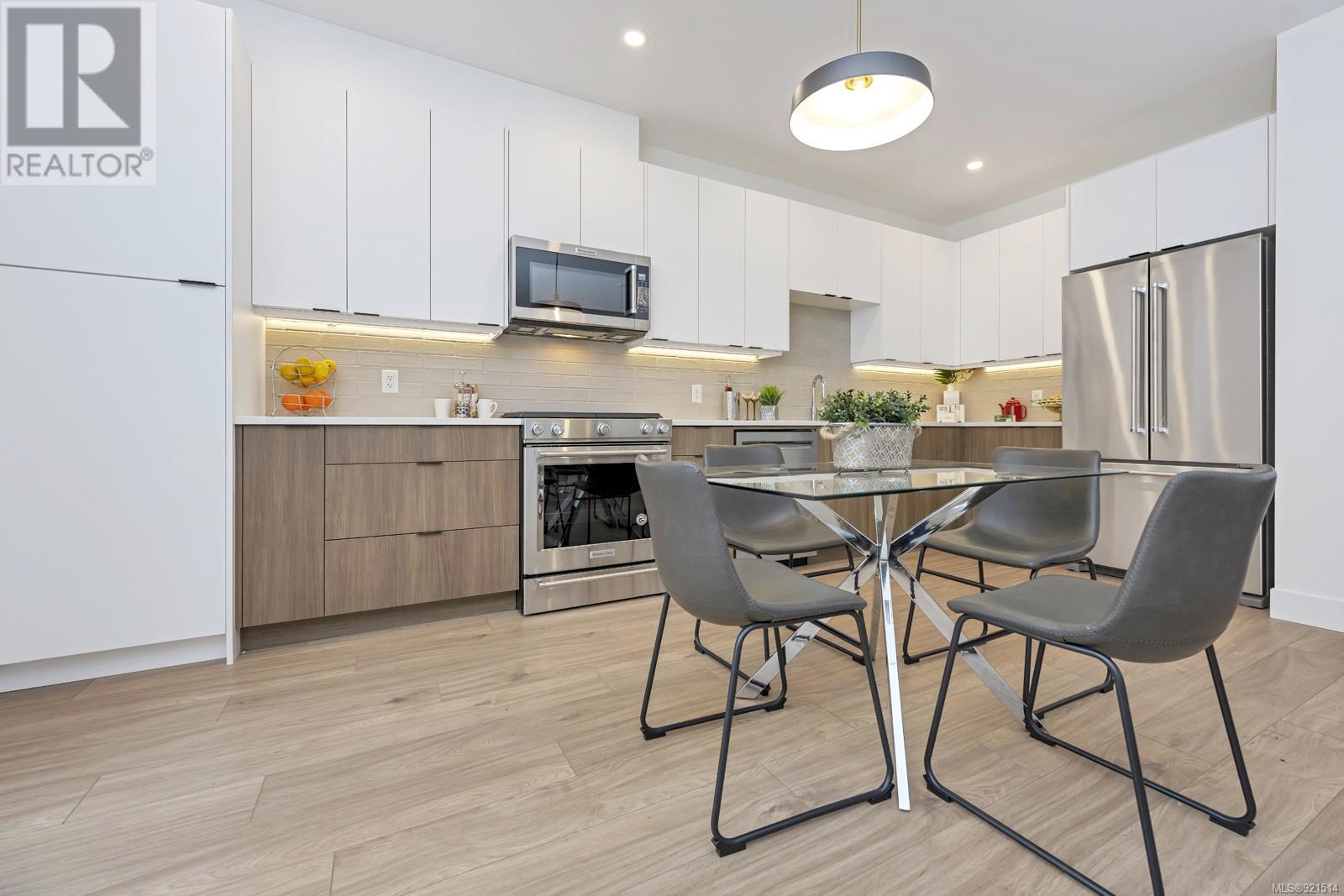 10 2330 Sooke Rd, #10