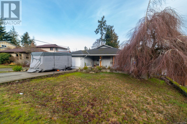 856 Cecil Blogg Dr, Colwood