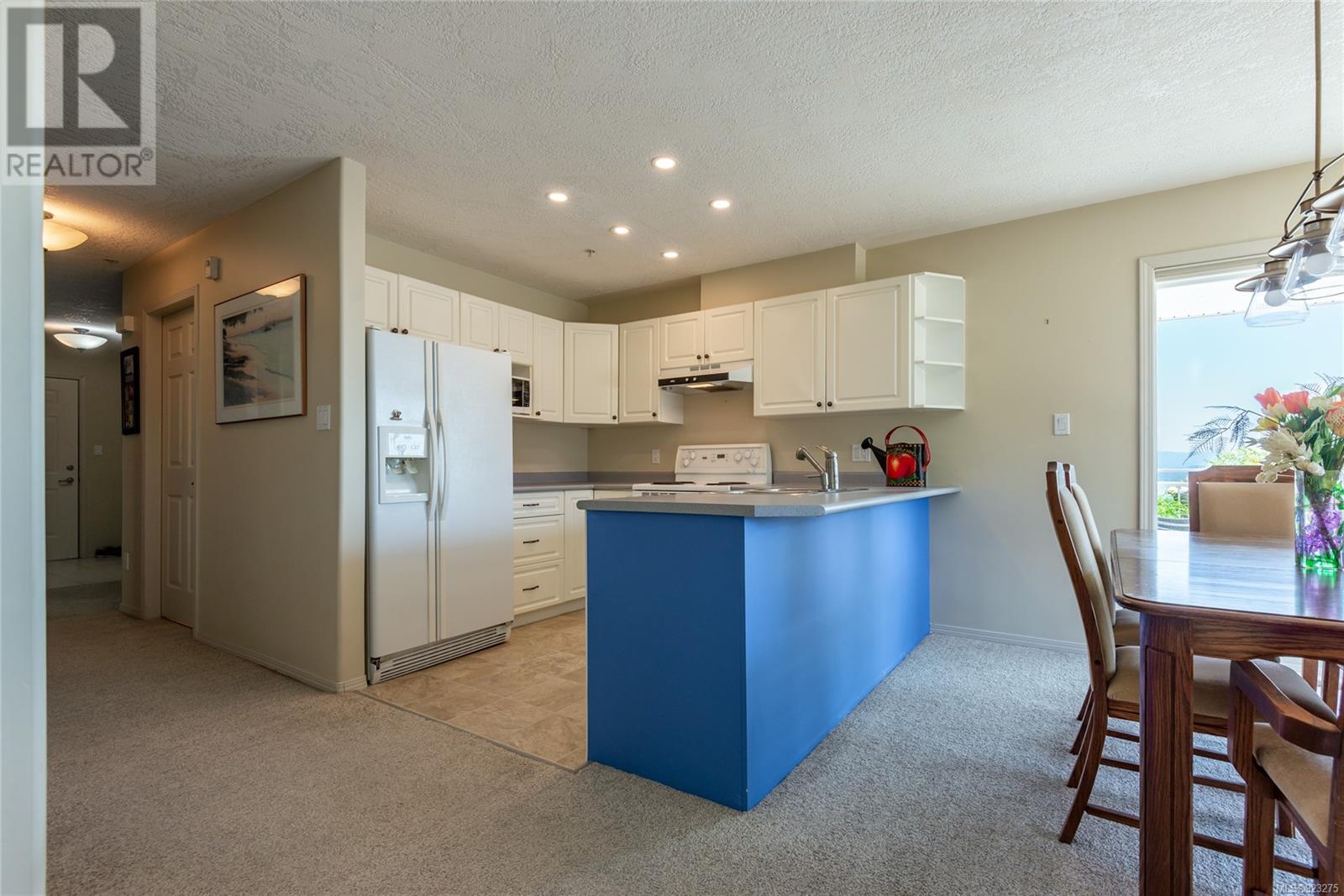 Listing 923275 - Large Photo # 7