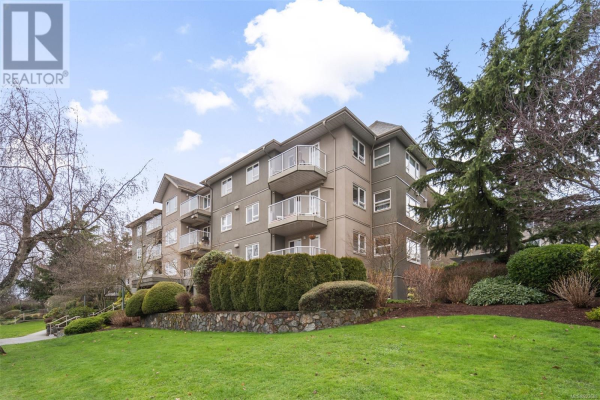 403 2880 Quadra St, Victoria