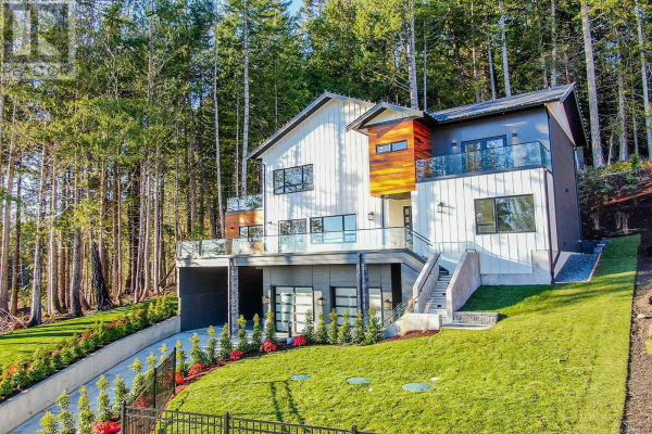 10890 Greenpark Dr, North Saanich