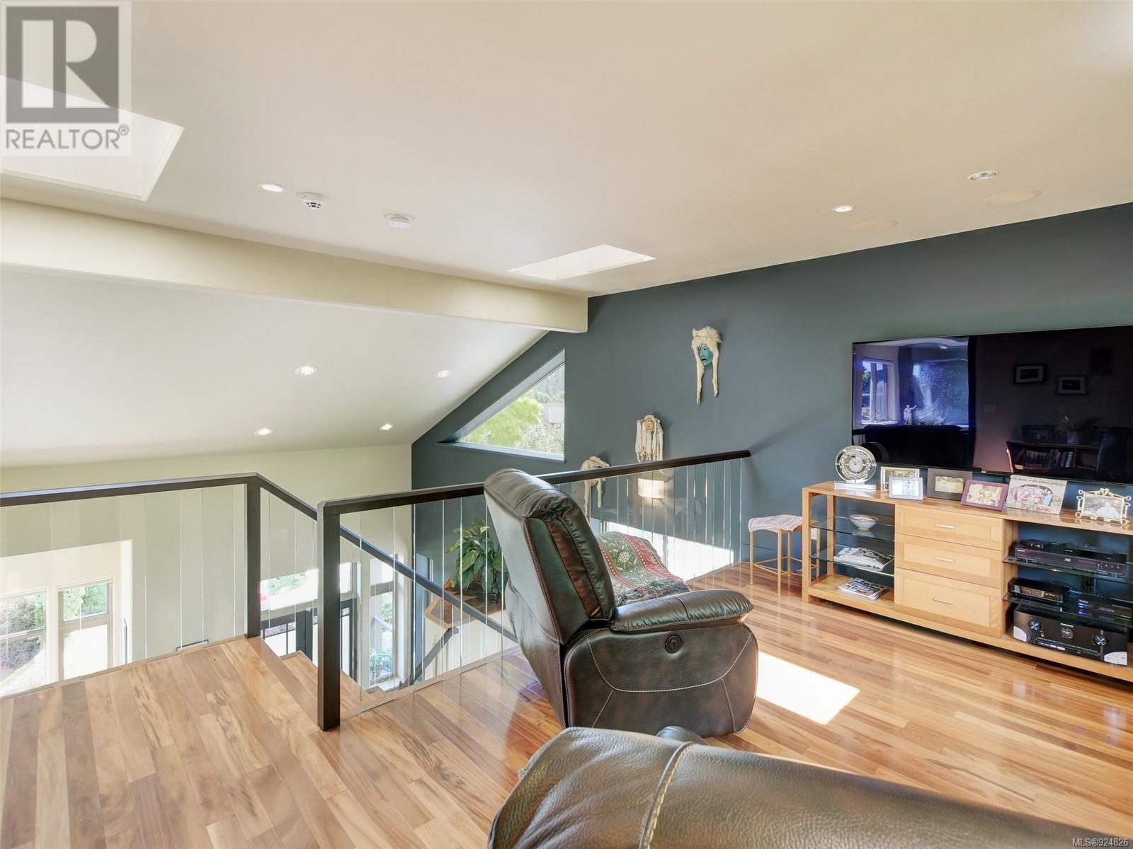 3354 Haida Dr