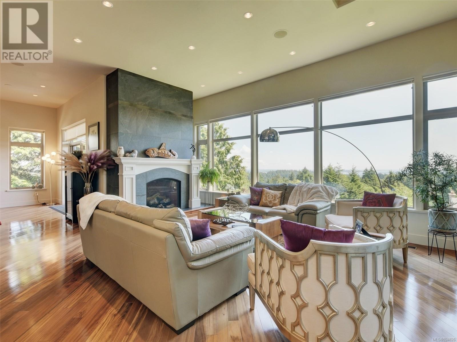 3354 Haida Dr