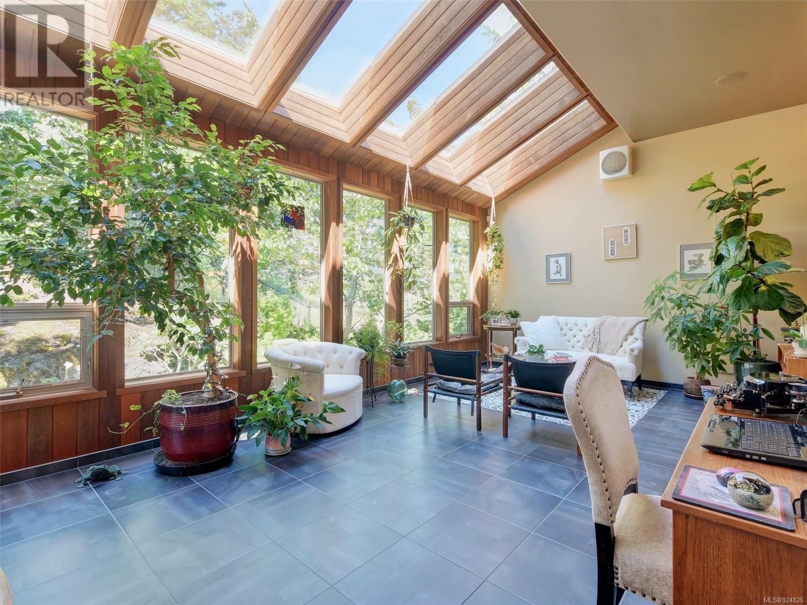 3354 Haida Dr