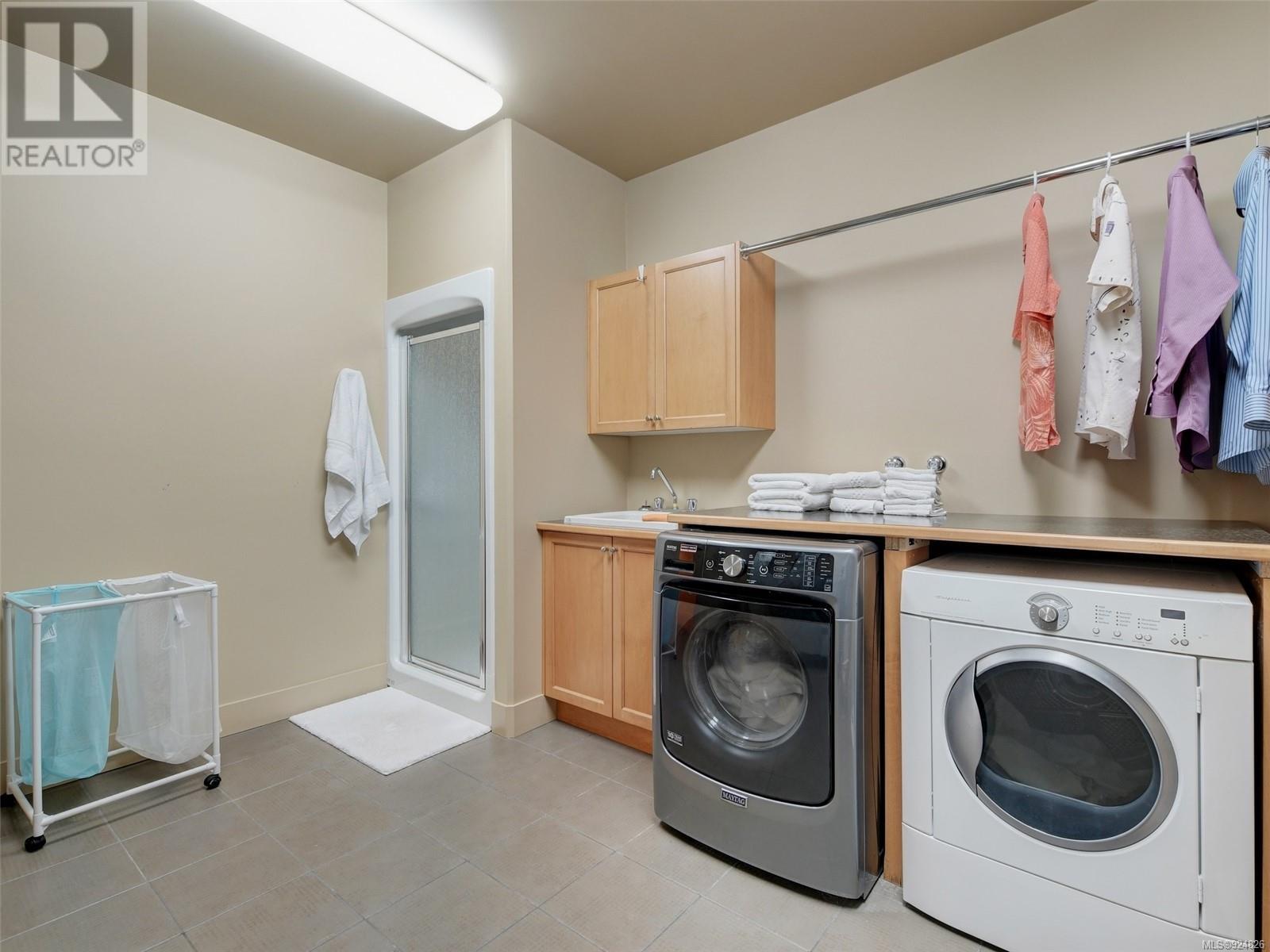 3354 Haida Dr
