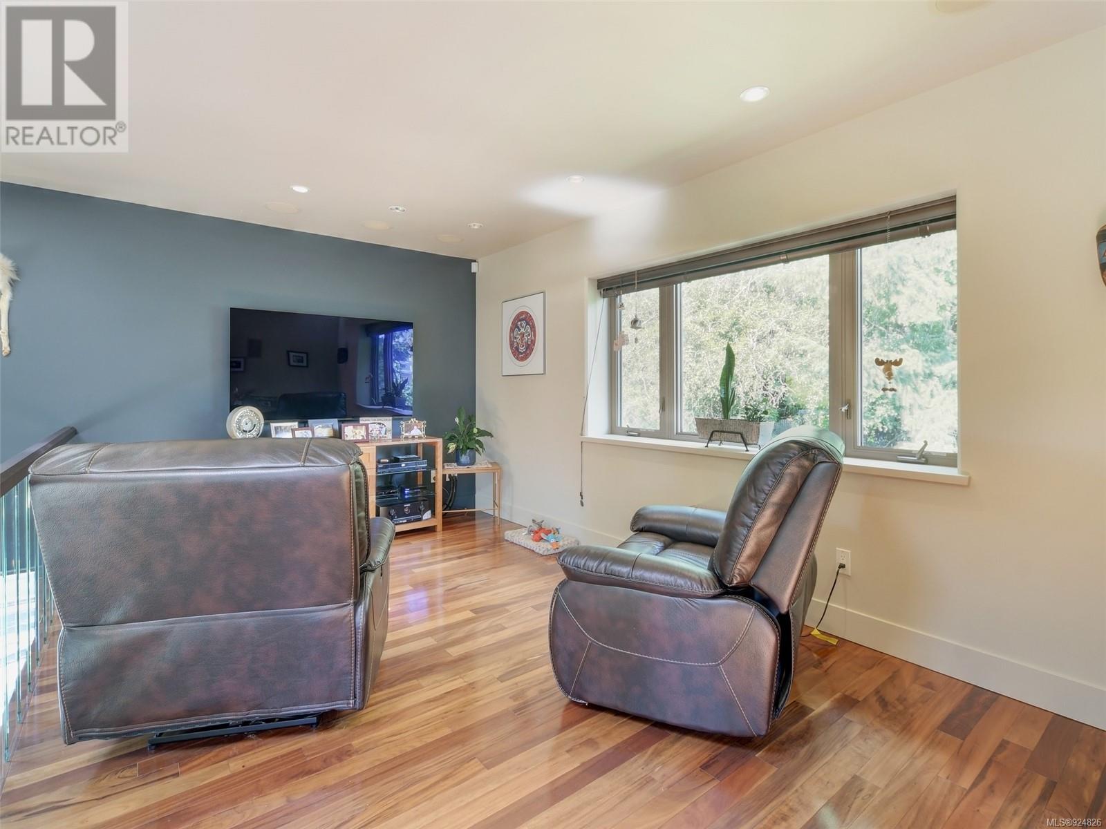 3354 Haida Dr