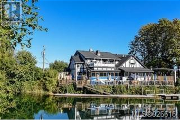 975 Comox Rd, Courtenay