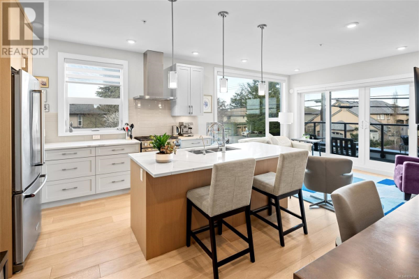 201 2447 Henry Ave, Sidney