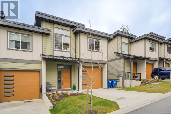 2111 Echo Valley Crt, Langford