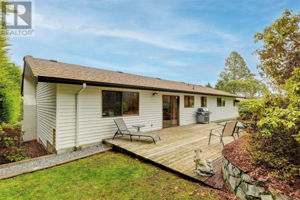 412 Treebank Rd E, Esquimalt