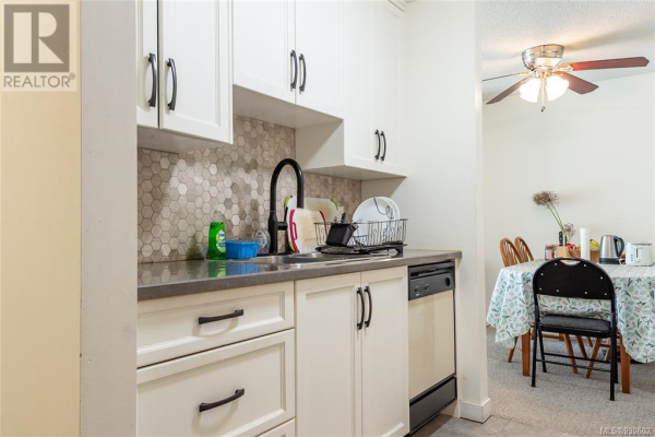 218 585 Dogwood St, Campbell River
