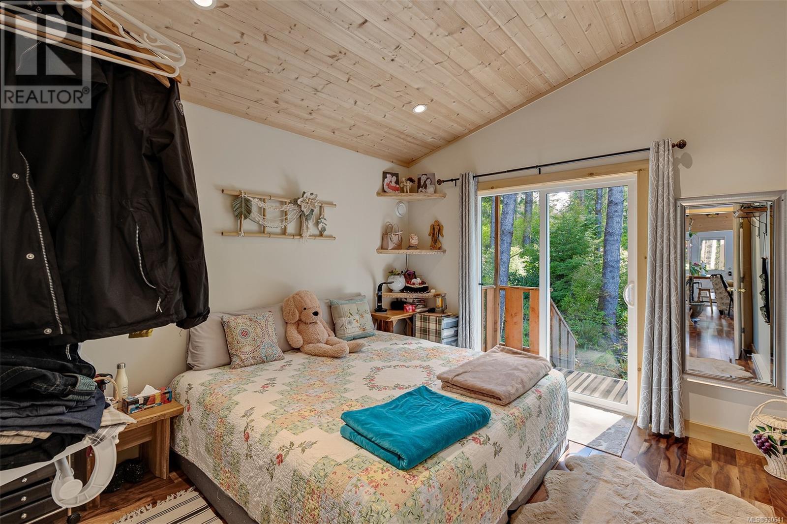 3782 Petrel Dr